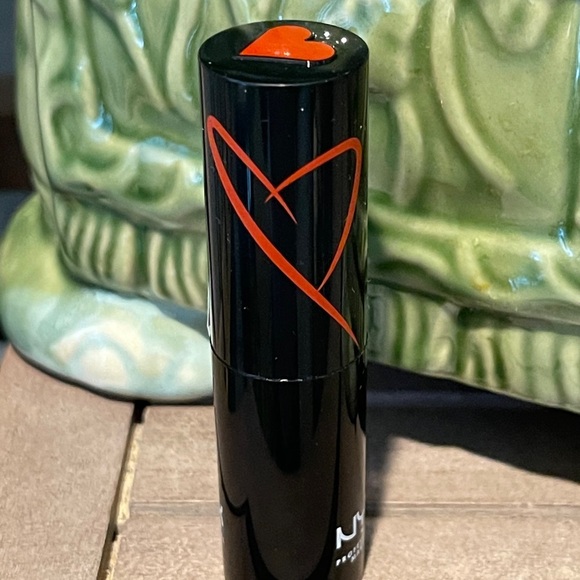 NYX Satin Lipstick Shout Loud in The Best (True Red) - Picture 8 of 15